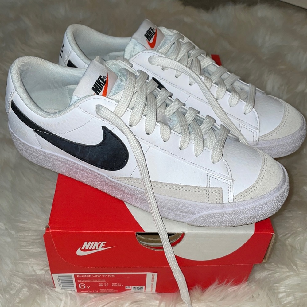 Nike Blazer Low ‘77 (GS 6, Wmns 7.5)